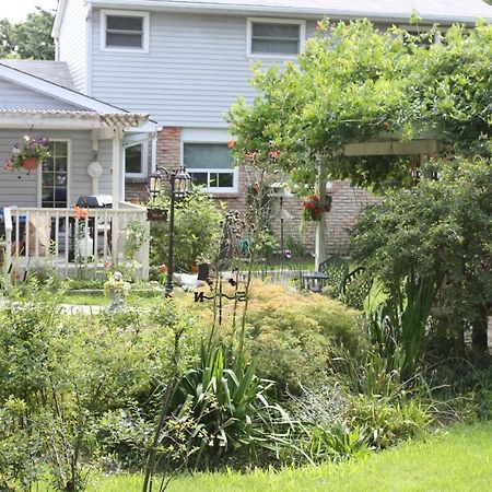 Carrousel Bed & Breakfast Cayuga Esterno foto