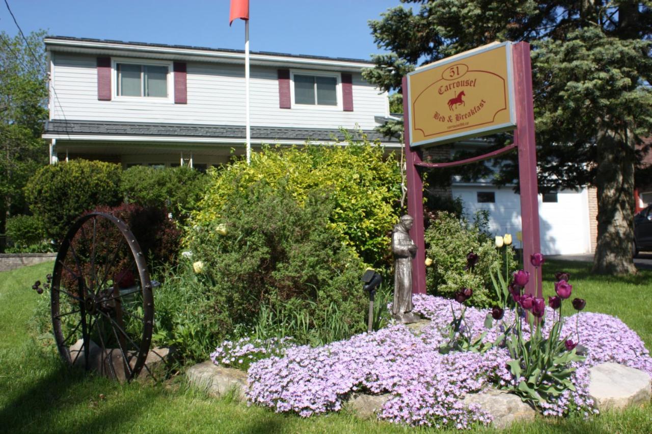 Carrousel Bed & Breakfast Cayuga Esterno foto