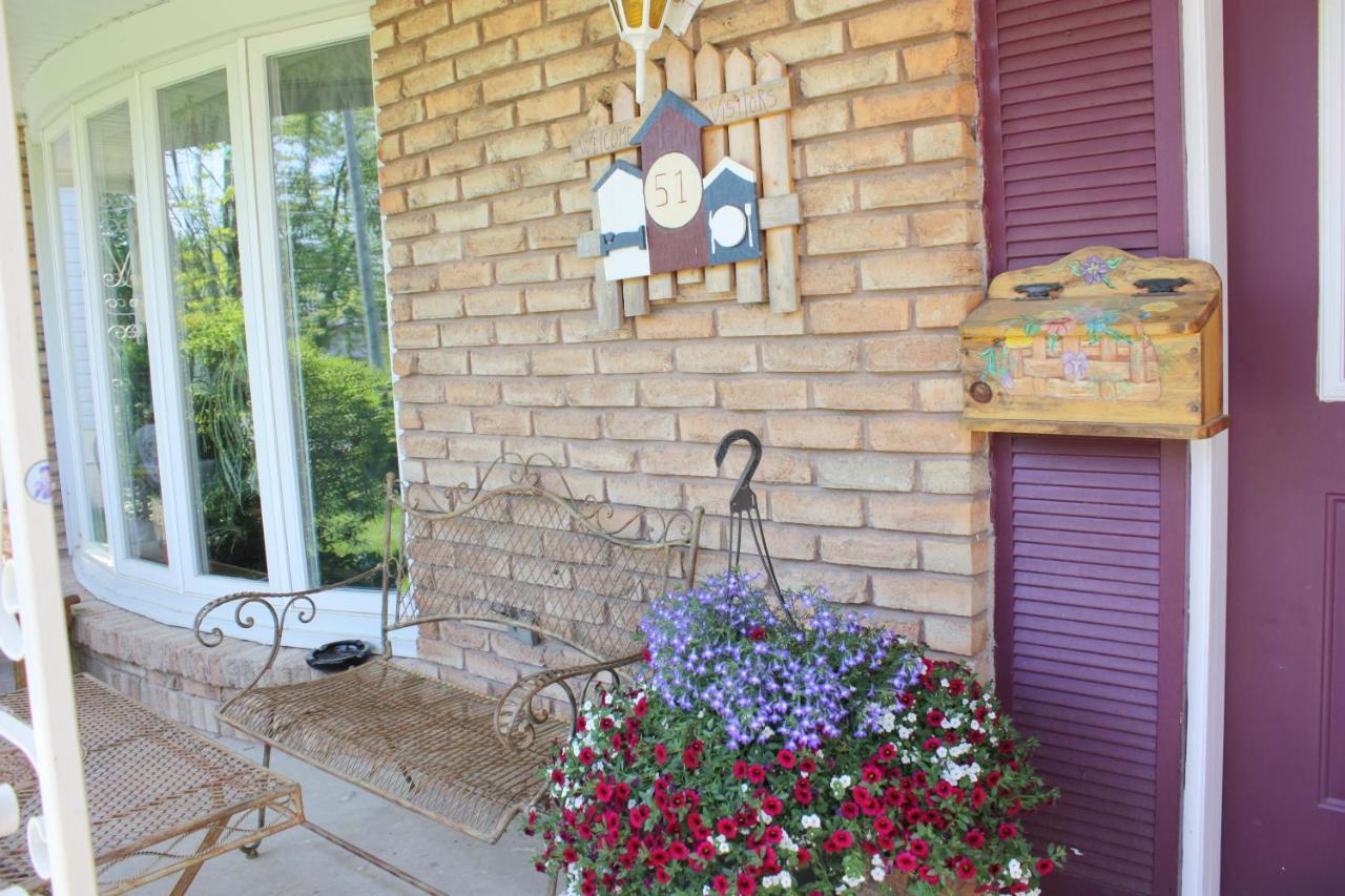 Carrousel Bed & Breakfast Cayuga Esterno foto