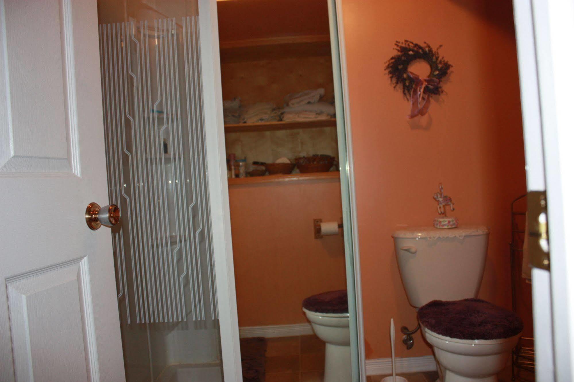 Carrousel Bed & Breakfast Cayuga Esterno foto