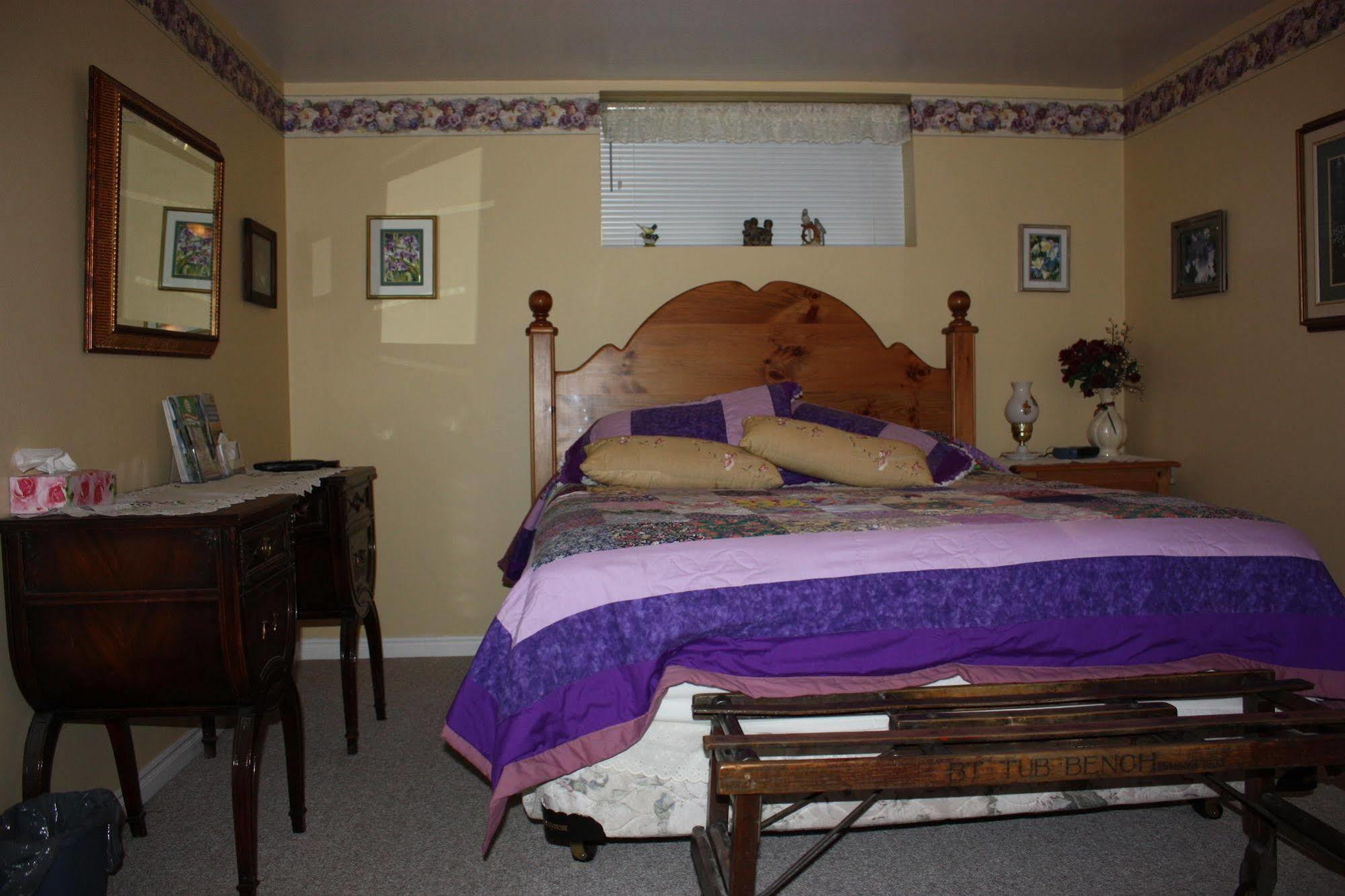 Carrousel Bed & Breakfast Cayuga Esterno foto