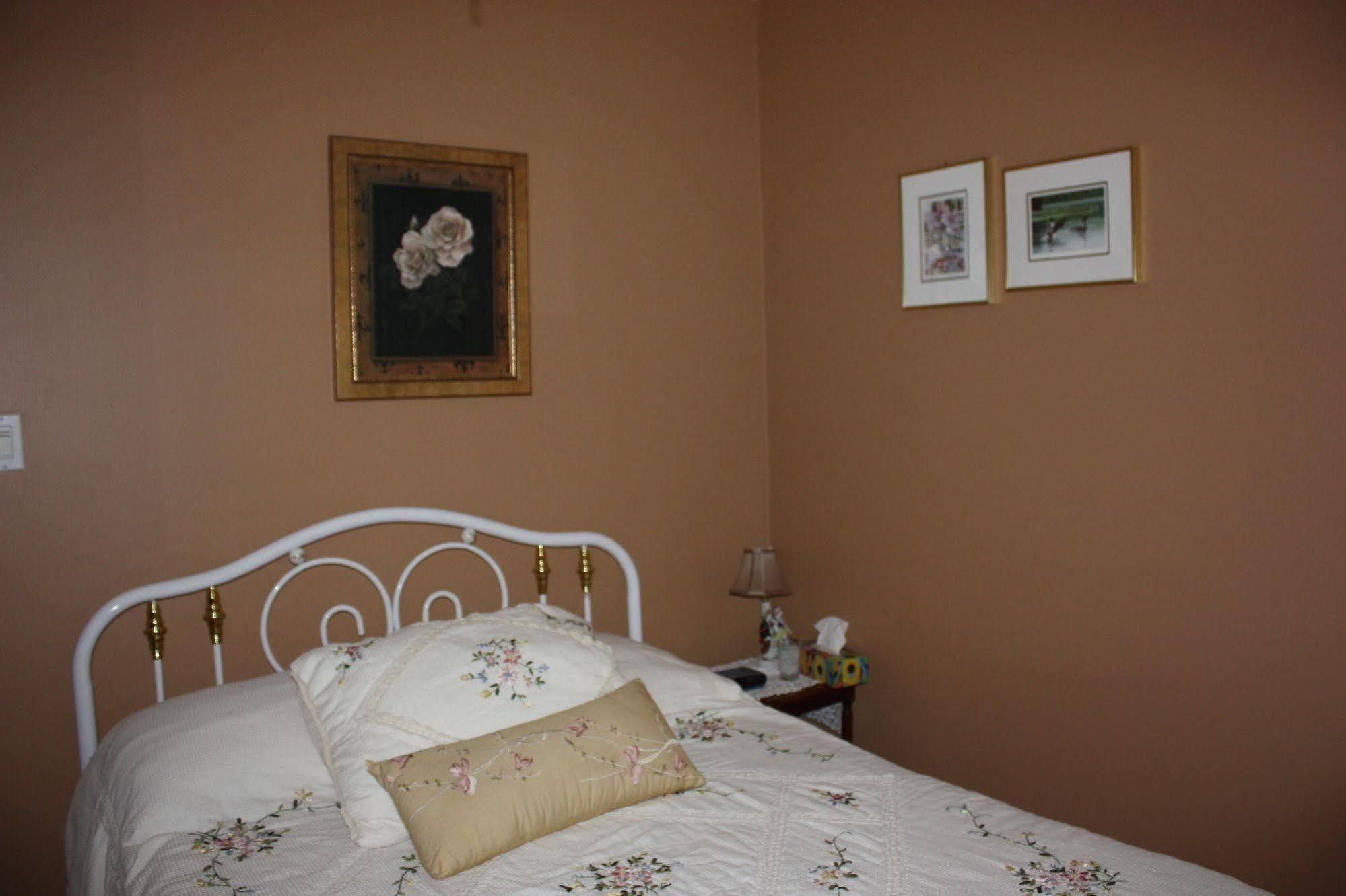 Carrousel Bed & Breakfast Cayuga Esterno foto