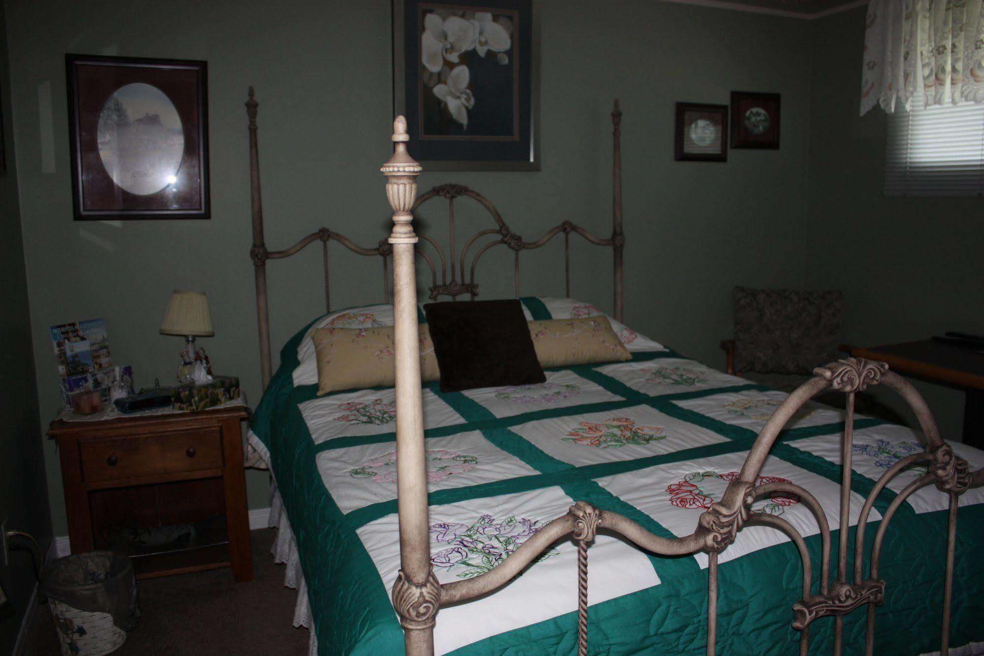 Carrousel Bed & Breakfast Cayuga Esterno foto